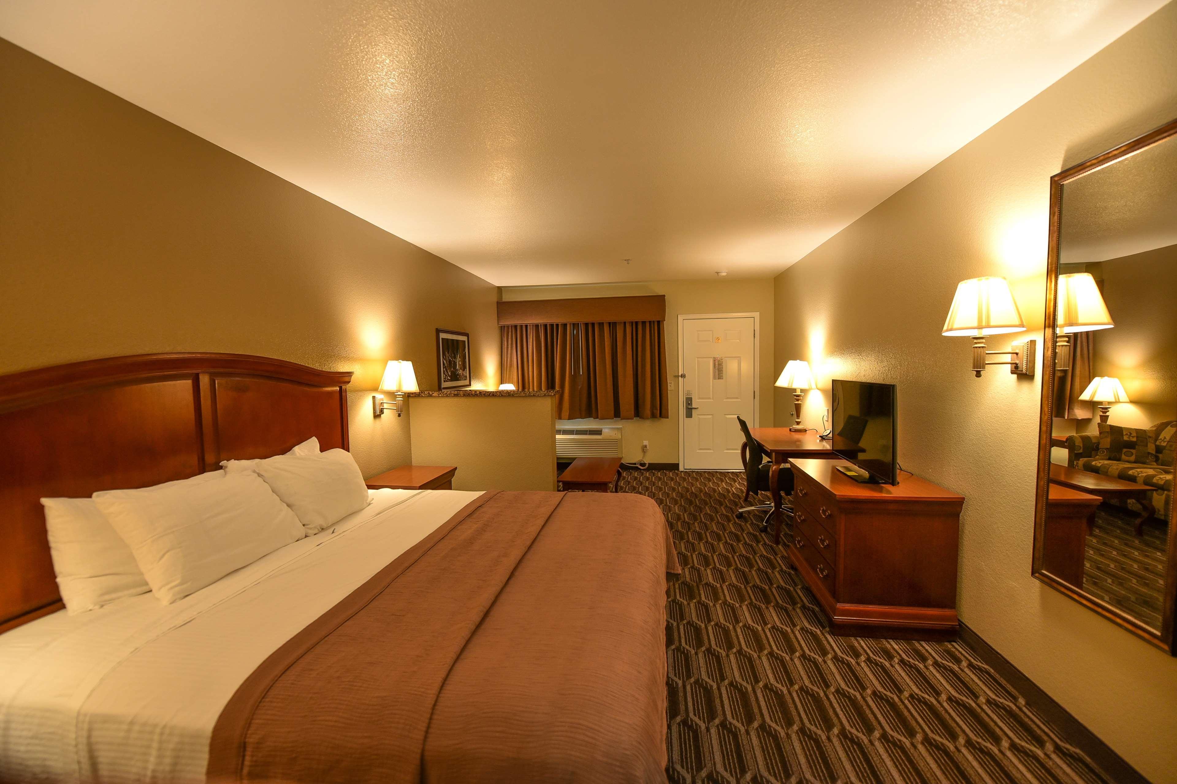 Western Of 3* Chandler