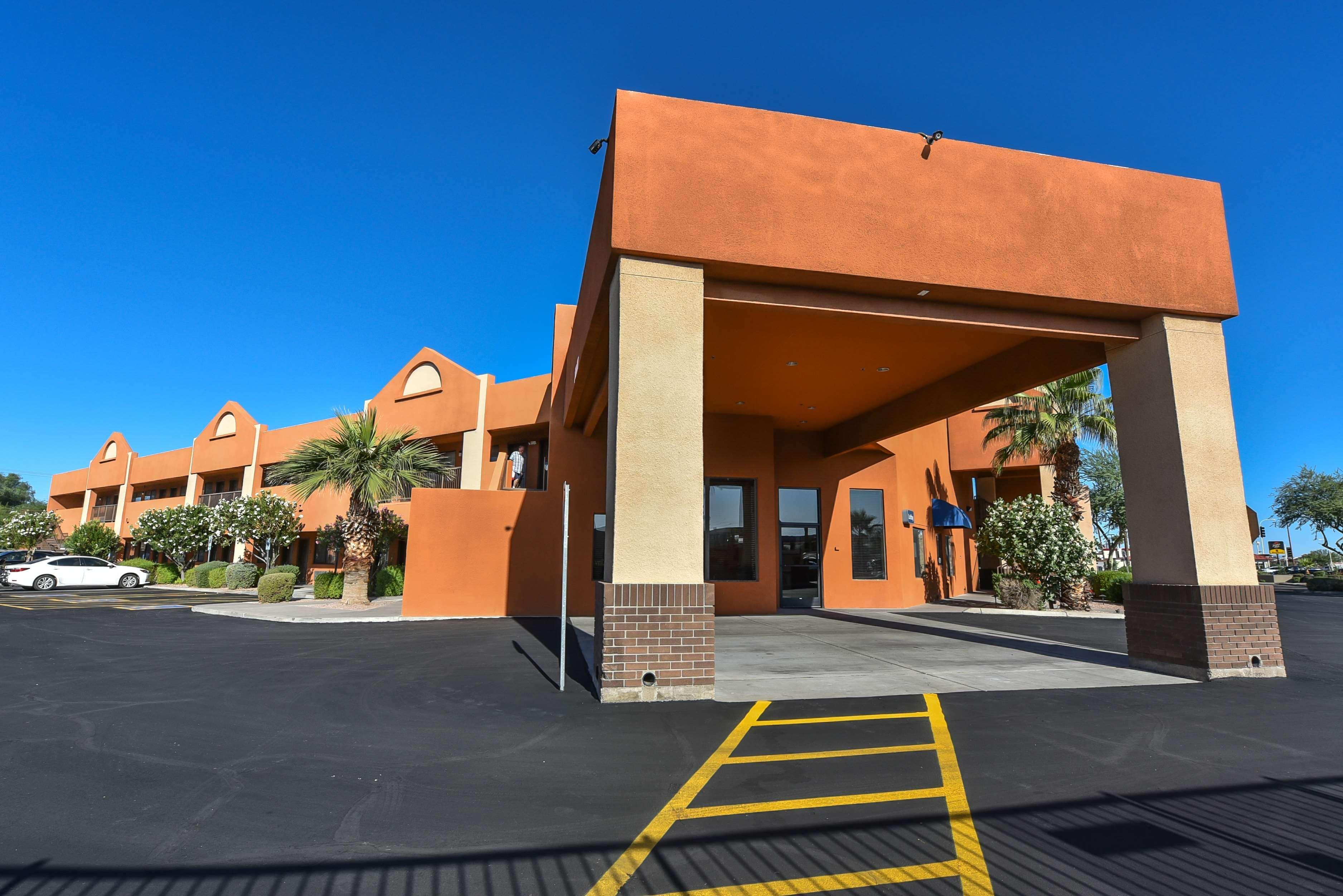 Western Of 3* Chandler
